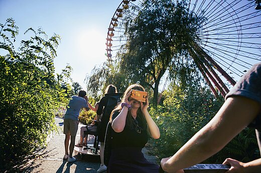 IM DAZWISCHEN IM DAZWISCHEN